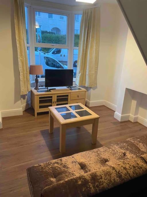 Modern 2 Bedroom Terraced House Dover Exterior photo