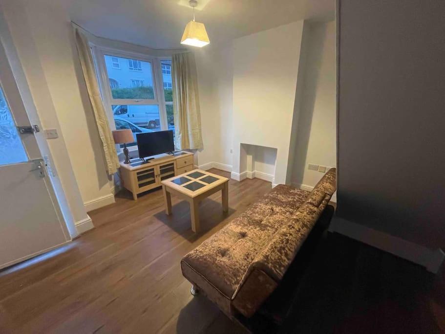 Modern 2 Bedroom Terraced House Dover Exterior photo